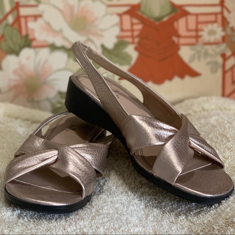 LifeStride Gold Mimosa Sandals 7 Wide